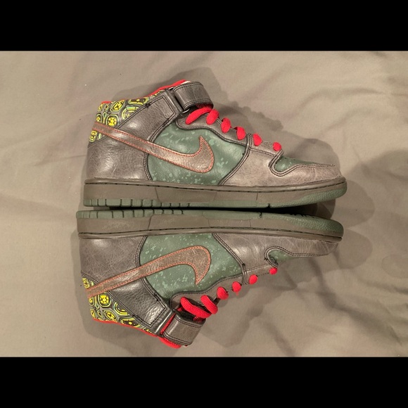 nike sb dunk mid moat